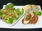 Sommeressen: Überbackenes Schweinerückensteak mit Mozzarella & Tomaten