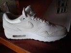 Turnschuhe wieder weiß - mit Mizellenwasser