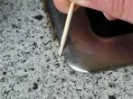 Ränder unter dem Glaskeramikfeld reinigen