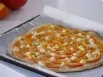 Kürbis-Flammkuchen mit Feta – vegetarisch