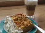 Saftiger Apfelkuchen mit Grießbrei und Streuseln