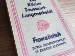 Alte Bücher und Unterlagen von modrigem Geruch befreien