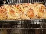 Hefezopf mit Topfen und Rosinen