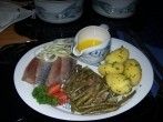 Matjes mit Petersilienkartoffeln und gr&uuml;nen Speckbohnen
