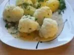 Blumenkohl in weißer Soße und Salzkartoffeln