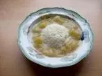 Rhabarber-Kaltschale mit Vanillereis