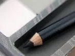 Kajalstifte anspitzen mit Nagelknipser