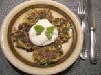 Knusprige Zucchini-R&ouml;sti mit Reibek&auml;se