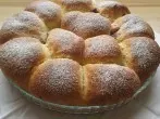 Gefüllte Buchteln mit Zwetschgenmarmelade
