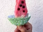Eis essen ohne Kleckern