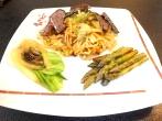 Steak Teriyaki mit Pak Choi und grünem Spargel