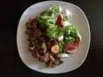 W&uuml;rzige Pfifferlings-<strong>Selleriepfanne</strong> mit buntem Salat
