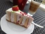 Erdbeer-Holunderbl&uuml;ten-Wickeltorte