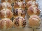 Knusprige <strong>Weizenbr&ouml;tchen</strong>, auch f&uuml;r Anf&auml;nger <strong>einfach</strong> zu machen