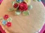Marzipantorte mit weißer Schokoladencreme-Füllung