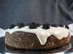Drip Cake mit Brownie-Boden und Frischkäsecreme