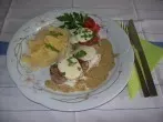 Gratinierte Schweinemedaillons mit Basilikumsoße