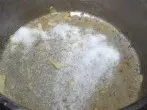 Angebranntes mit Salz entfernen