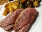 Rosa gebratene Entenbrust an karamellisiertem Rosenkohl