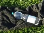 Getränke in der Sonne kühlen