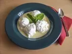Schneebälle in warmer Vanillesoße