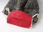 Knopf-Maskenhalter an Mütze nähen
