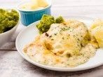 <strong>Fischauflauf</strong> mit einer goldbraunen K&auml;sekruste &uuml;berbacken