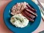 Sauerkraut mit Kartoffelpüree und Nürnberger Rostbratwürstchen