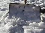 Schneeräumen: Schnee klebt an Schneeschaufel? Wachsen hilft