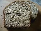 Bananenbrot oder Bananenkuchen mit Trockenfrüchten