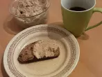 Frischer Brotaufstrich zu Ostern