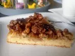 Apfelkuchen mit karamellisierten Walnüssen