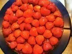 Schoko-Chili-Tortenboden mit Erdbeeren (vegan)