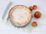 Gedeckter <strong>Apfelkuchen</strong> mit Rum-Zuckerguss