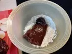 Fleisch einfach in Schüsseln panieren