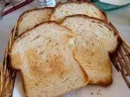 Dinkel-Buttertoast