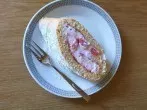 Biskuitrolle mit Erdbeeren ohne Gelatine