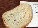 Fleckiges Papier mit Weißbrot säubern