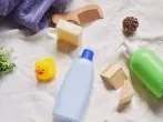 Duschgel und Shampoo für die Reise
