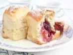 Rohrnudeln mit Zwetschgen