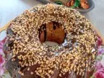 Saftiger herbstlicher Gugelhupf mit Karotten, Äpfeln und Nüssen