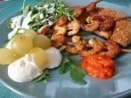Garnelenspieße in Ricotta-Walnuss-Pesto mit Rucola