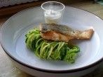 <strong>Lachs</strong> auf Zucchini-Spaghetti