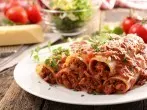 Gefüllte Cannelloni mit Hackfleisch und Béchamelsoße - ein Klassiker