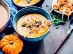 Kürbissuppe mit Garnelen