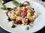 Melonensalat mit Mango und Feta
