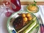 Zweierlei Spargel mit <strong>Rinderfilet</strong>