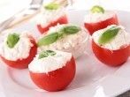 Gef&uuml;llte <strong>Tomaten</strong> mit Frischk&auml;se