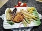 Wei&szlig;er Spargel mit Nussbutter dazu feine Beilagen
