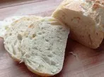 Brot aus 4 Zutaten backen